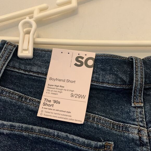 So super high rise denim  distressed shorts Size 9/29W NWT - Picture 6 of 6
